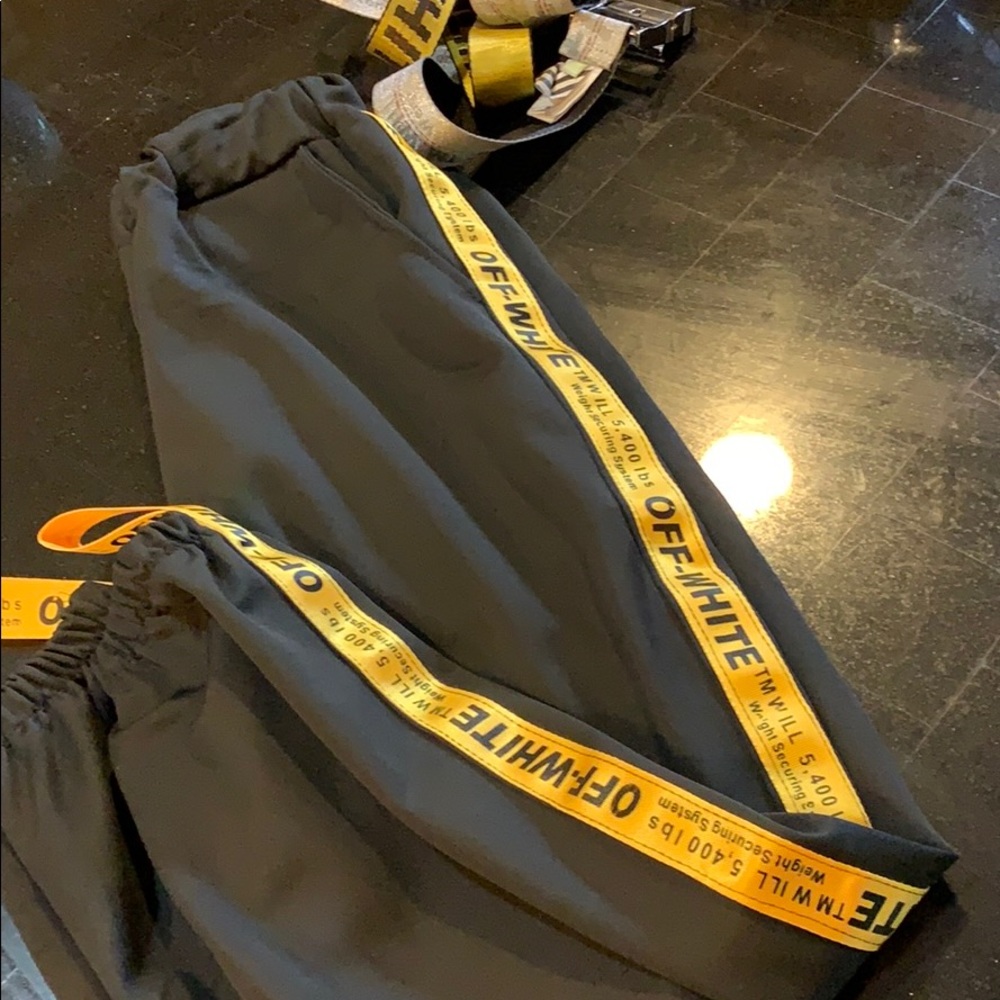 Off-White belt design